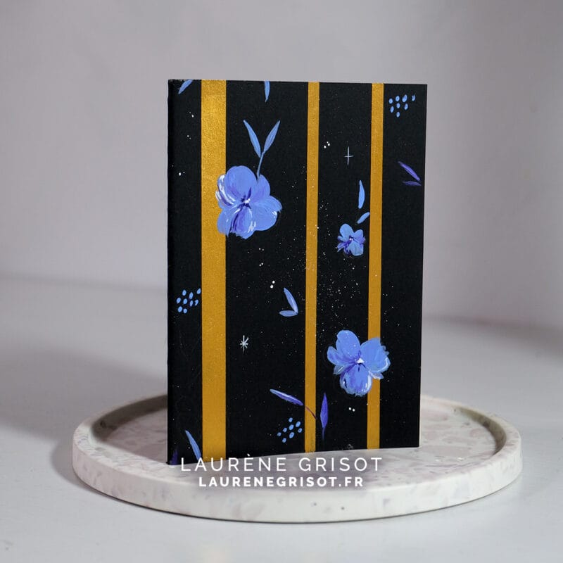Carnet noir - fleurs bleues – Image 2